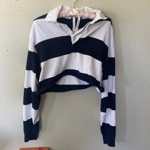 Great thick material! Never worn, in great condition! Buttons adjustable up+down